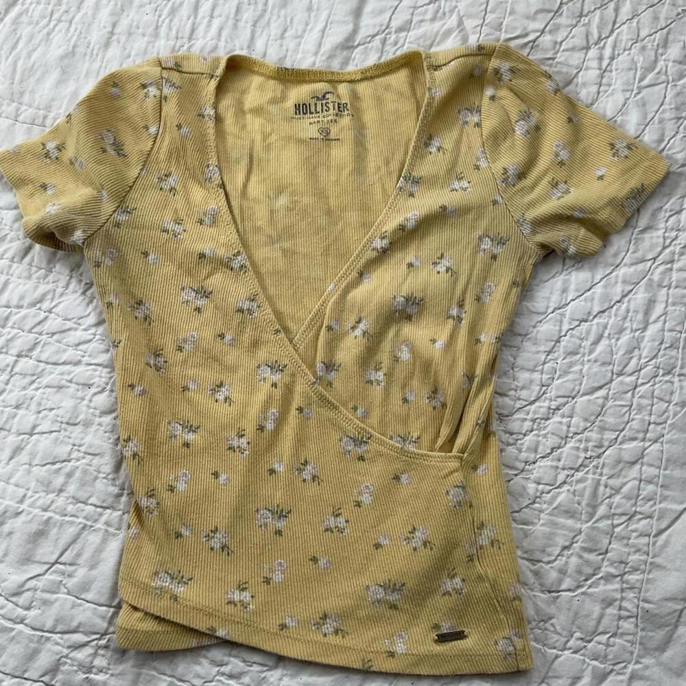 Hollister Yellow Floral Ribbed Short Sleeve Top Size XS